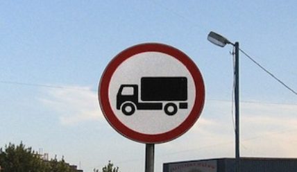 Штраф за знак движение грузовых авто запрещено